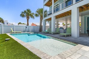 Een verwarmd zwembad