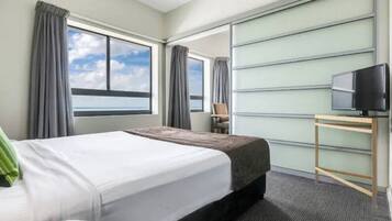 1 Schlafzimmer, Schreibtisch, Bügeleisen/Bügelbrett, Reisekinderbett