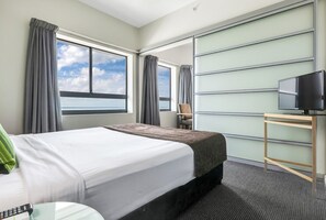 Bedroom - Living the Dream on Level 18! (Darwin City)