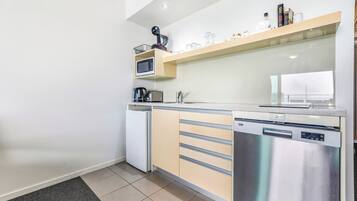 冰箱、微波炉、炉灶、洗碗机