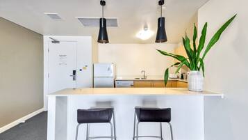 Coffee/tea maker, fridge, microwave, oven