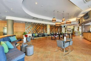 Dining - Resort Style City View w/ King Bed, Pool, Balcony (Darwin City)