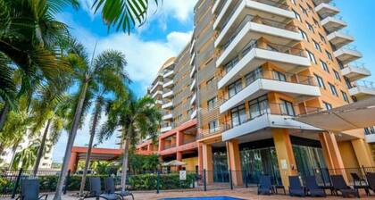 Resort Style City View w/ King Bed, Pool, Balcony