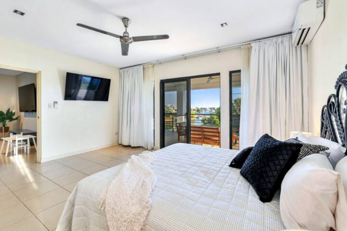 5 bedrooms, desk, iron/ironing board, free WiFi