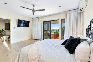 5 bedrooms, desk, iron/ironing board, free WiFi