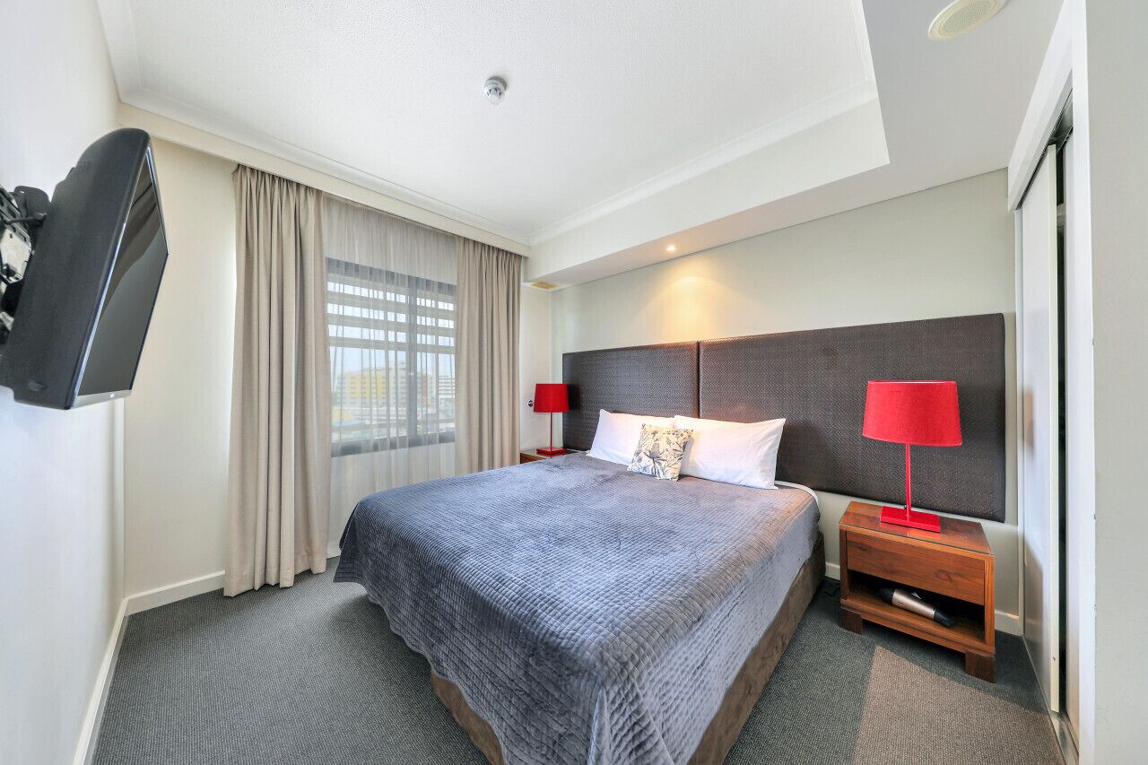 1 Schlafzimmer, Schreibtisch, Bügeleisen/Bügelbrett, Reisekinderbett