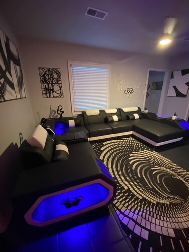 Wright Way Oasis. 3-bedroom house 2 bath with a  fitness room, Wi-Fi an Smart Tv