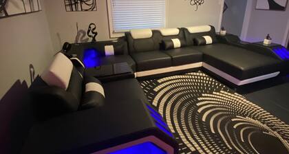 Wright Way Oasis. 3-bedroom house 2 bath with a fitness room, Wi-Fi an Smart Tv