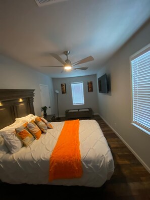 3 chambres, fer et planche à repasser, Wi-Fi, draps fournis