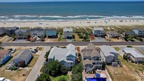 Beach - "Salty Winds" Beautiful 2 bed 2.5 bath home! (Holden Beach)