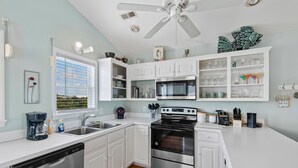 Private kitchen - "Salty Winds" Beautiful 2 bed 2.5 bath home! (Holden Beach)