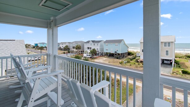 Property grounds - "Salty Winds" Beautiful 2 bed 2.5 bath home! (Holden Beach)