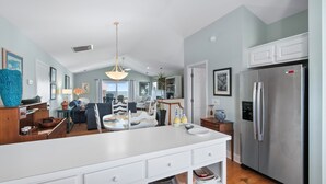 Interior - "Salty Winds" Beautiful 2 bed 2.5 bath home! (Holden Beach)