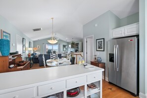 Interior - "Salty Winds" Beautiful 2 bed 2.5 bath home! (Holden Beach)