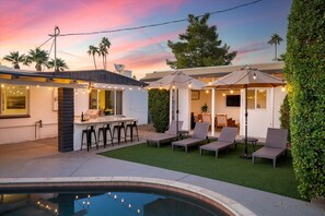 Outdoor dining - Scottsdale Pool House | Pool, Game Room, & OldTown Location (Scottsdale)
