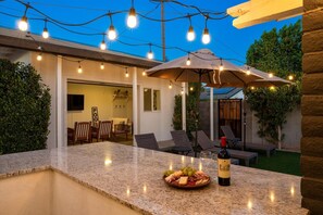 Outdoor dining - Scottsdale Pool House | Pool, Game Room, & OldTown Location (Scottsdale)