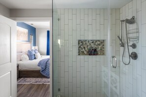 Shower, hair dryer, towels - NEW Condo in McCormick Ranch/Scottsdale (Scottsdale)