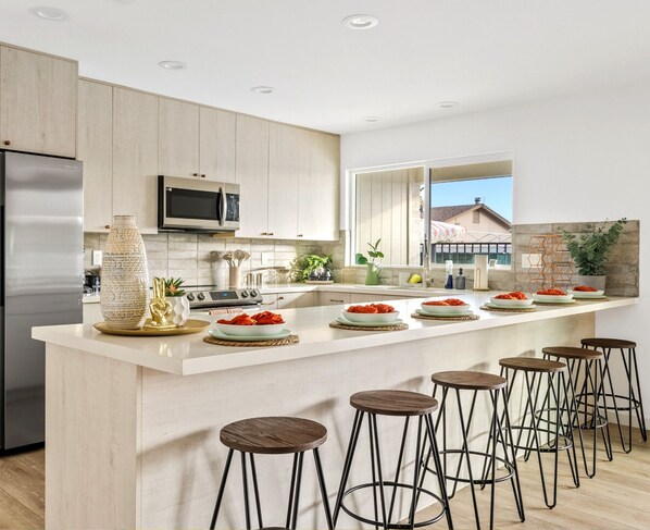 Mikrowelle, Ofen, Herdplatte, Geschirrspüler