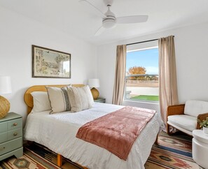 4 bedrooms, iron/ironing board, WiFi, bed sheets - Spacious Boho Paradise + Heated Pool & Hot Tub + Family Friendly + Pool & Arcade (Scottsdale)