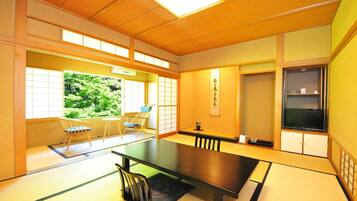 Standard-Vierbettzimmer, eigenes Bad, Gartenblick