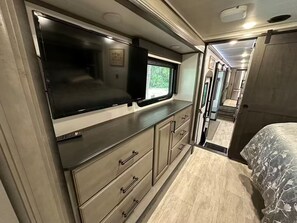 1 slaapkamer, een bureau, een strijkplank/strijkijzer, gratis wifi