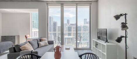 Smart TV, table tennis