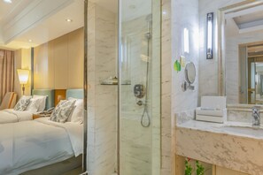 Down duvets, in-room safe, desk, laptop workspace - Lidu International Hotel (Handan)