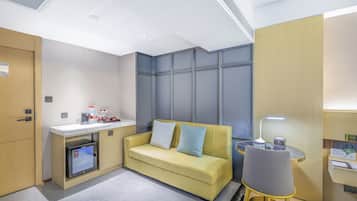 Deluxe Room, 1 King Bed | Down comforters, in-room safe, desk, laptop workspace