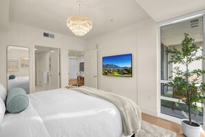 1 Schlafzimmer, Schreibtisch, Bügeleisen/Bügelbrett, Reisekinderbett