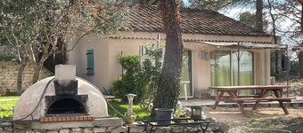 Gîte with swimming pool on large wooded grounds.