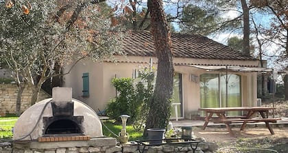 Gîte with swimming pool on large wooded grounds.