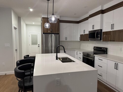 Modern n’ cozy 4 Bedroom 3 full bath home