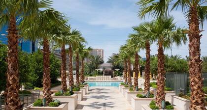 SVS: 1BD/2BA Mountain View | Private Balcony | Full Kitchen | MGM