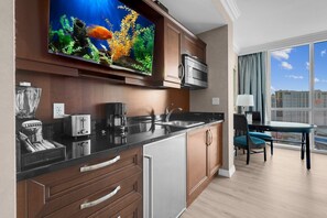 Fridge, microwave, stovetop, dishwasher