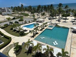 Pool - 3-bedroom, beachfront, duplex penthouse, jacuzzi (La Caña)