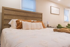 3 bedrooms, desk, iron/ironing board, travel cot