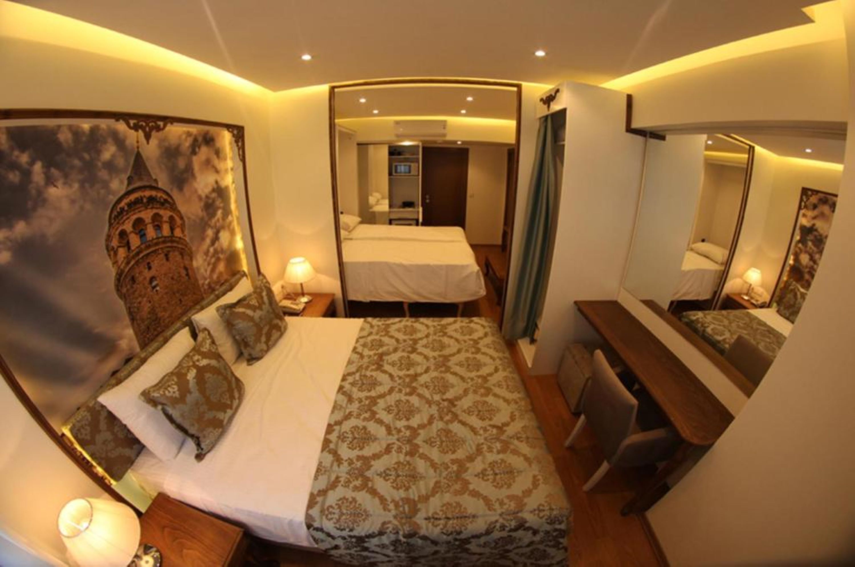 Egyptian cotton sheets, premium bedding, in-room safe, desk