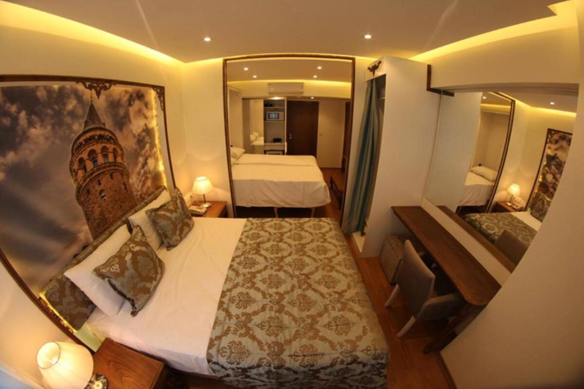 Egyptian cotton sheets, premium bedding, in-room safe, desk