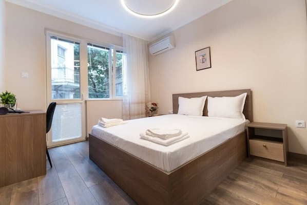 2 bedrooms, desk, soundproofing, iron/ironing board