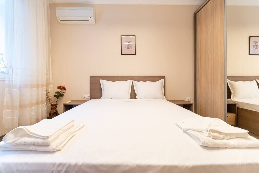 2 bedrooms, desk, soundproofing, iron/ironing board