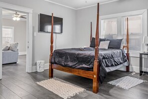 3 bedrooms, iron/ironing board, WiFi, bed sheets - Elegant Historic Home w/ Modern Touch in Florence (Florence)