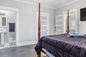 3 bedrooms, iron/ironing board, WiFi, bed sheets - Elegant Historic Home w/ Modern Touch in Florence (Florence)