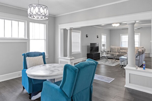 Living area - Elegant Historic Home w/ Modern Touch in Florence (Florence)