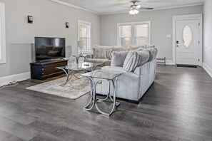 Living area - Elegant Historic Home w/ Modern Touch in Florence (Florence)