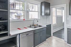 Private kitchen - Elegant Historic Home w/ Modern Touch in Florence (Florence)