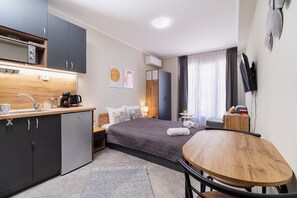 Tabla de planchar con plancha, wifi y ropa de cama 