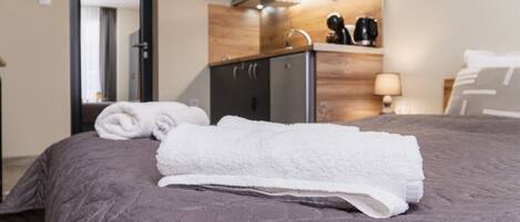 Iron/ironing board, WiFi, bed sheets