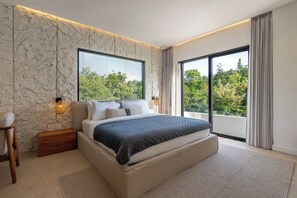 Deluxe Villa | Iron/ironing board