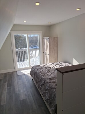3 bedrooms, free WiFi, bed sheets - Secluded 3BR A-Frame on 25 Private Acres w/ Trails, Fireplaces & Soaker Tub (Berkeley)