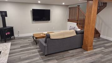 TV, fireplace, stereo